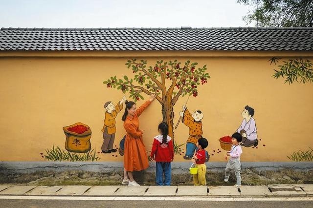 隨州鄉(xiāng)村墻畫 一筆一劃勾勒美麗鄉(xiāng)村新畫卷